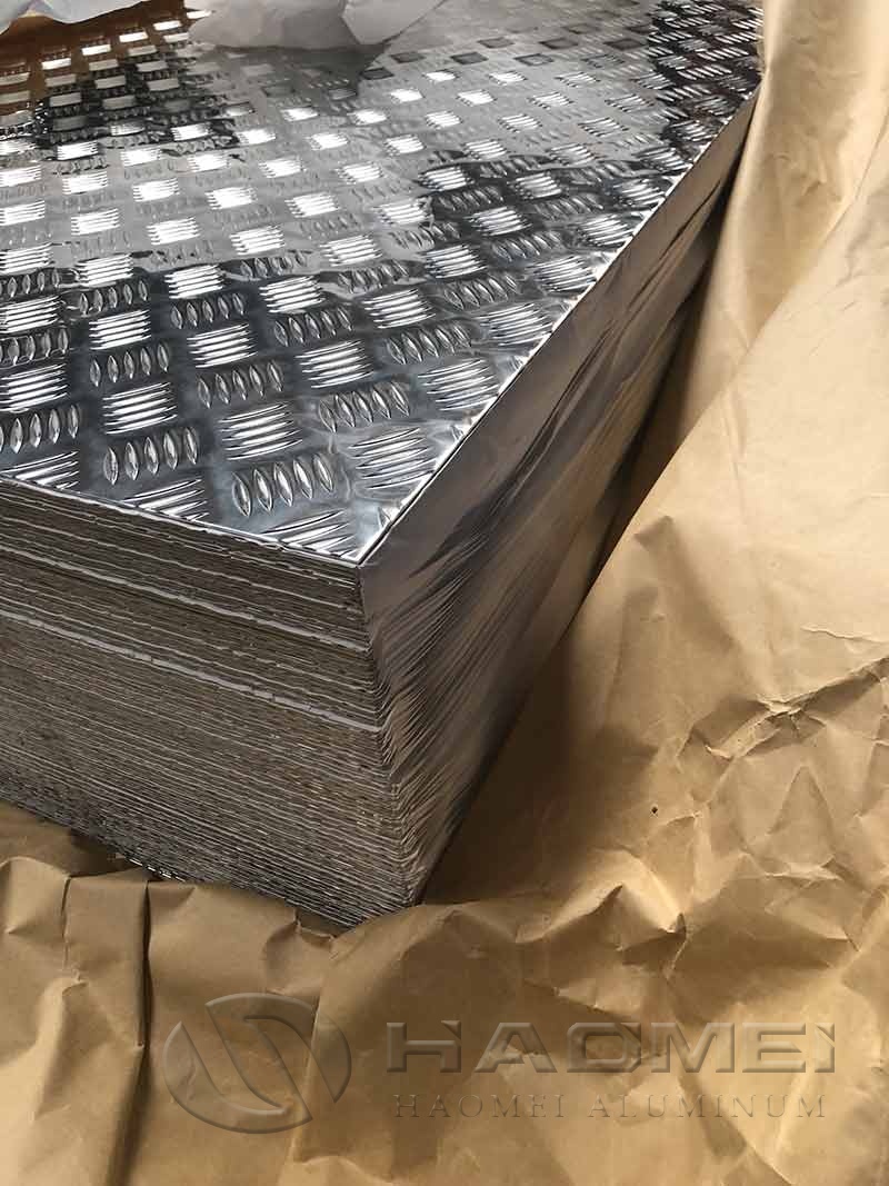 Embossed aluminium tread plate for industrial flooring